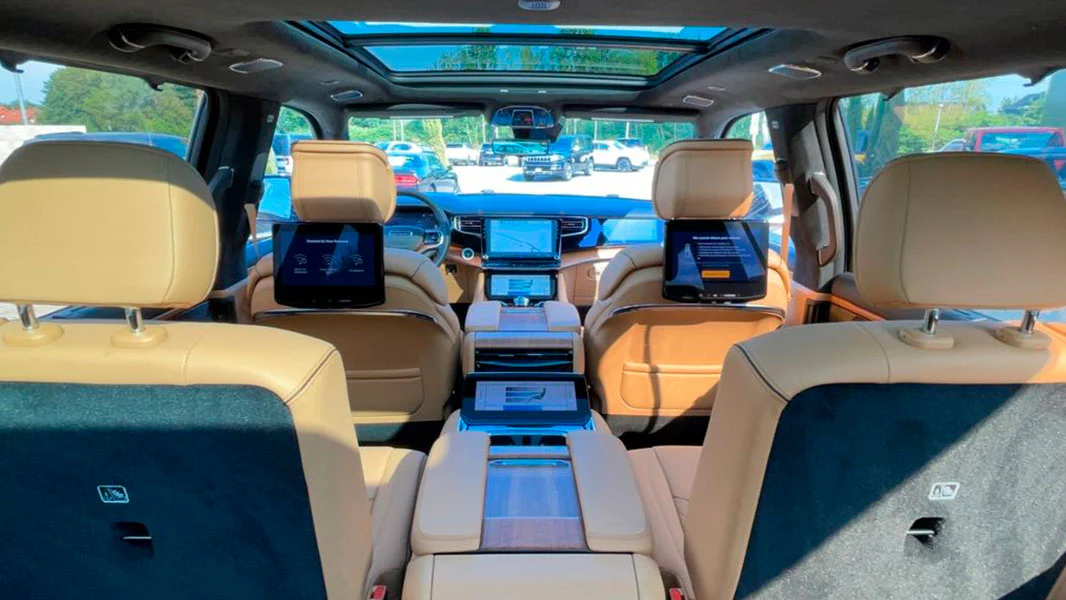 BitCars-jeep-wagoneer-grand-series-3-buy-with-bitcoin_3_1500x.webp