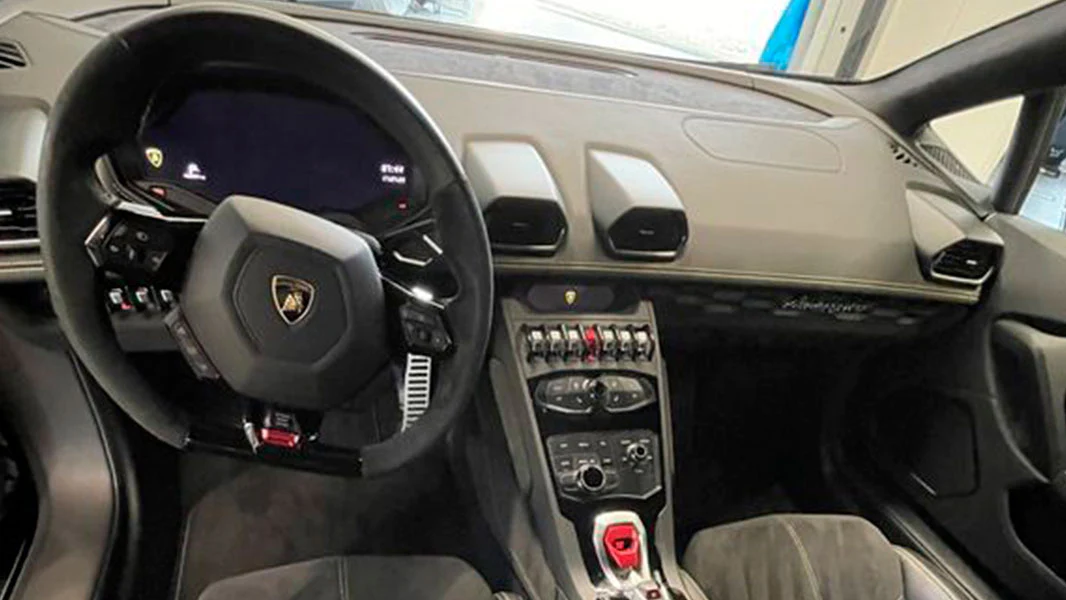 BitCars-lamborghini-huracan-lp-610-4-inside-buy-with-bitcoin_1500x.webp