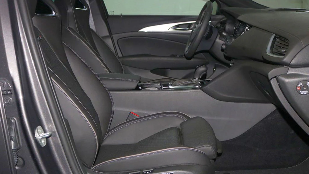 BitCars-opel-insignia-buy-with-btc-bitcoin2_1500x.webp