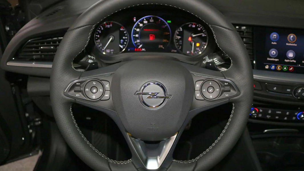 BitCars-opel-insignia-buy-with-btc-bitcoin3_1500x.webp
