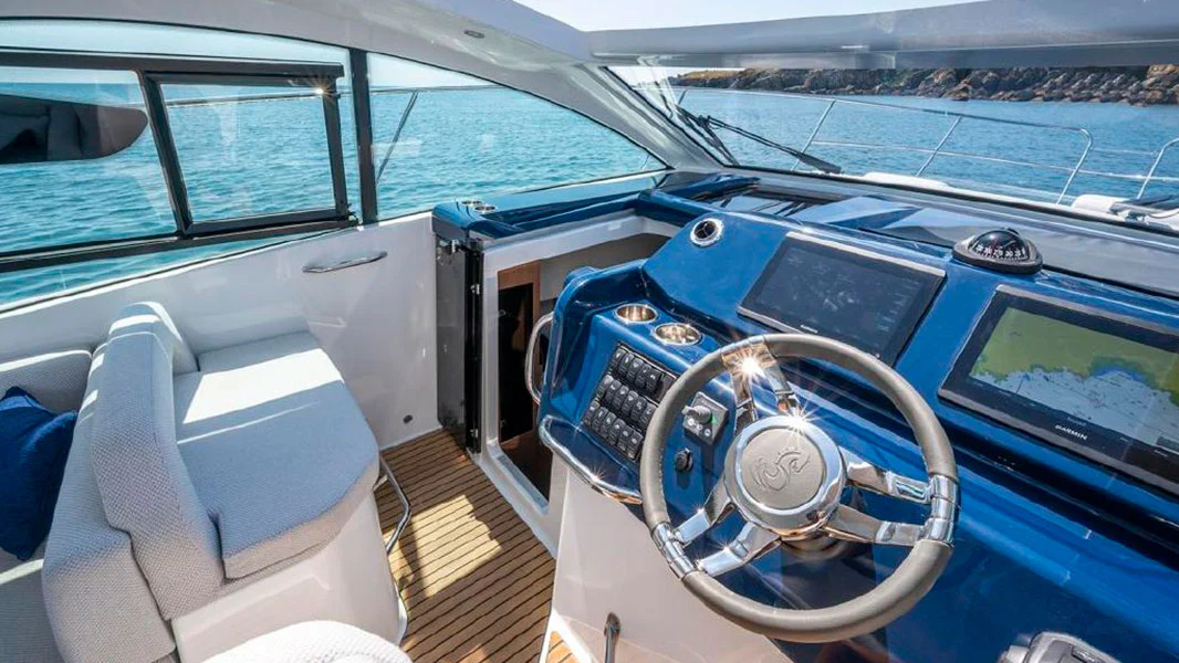BitCars-yacht-beneteau-gran-turismo-36-y-0026-buy-with-bitcoin2_1500x.webp