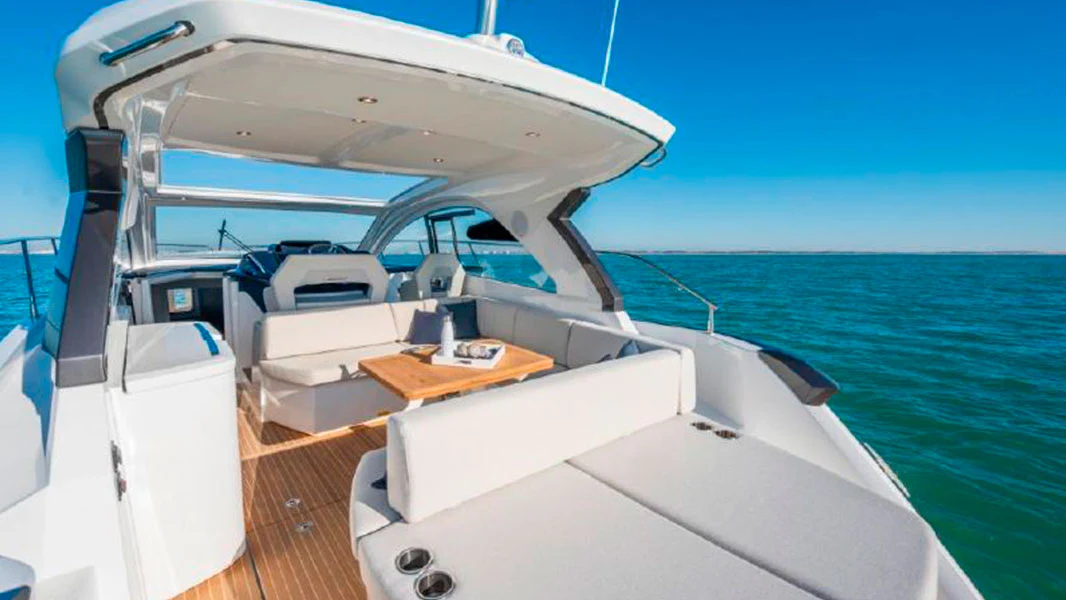 BitCars-yacht-beneteau-gran-turismo-41-buy-with-bitcoin2_1500x.webp
