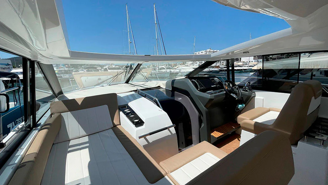 BitCars-yacht-jeanneau-leader-40-buy-with-bitcoin4_1500x.webp