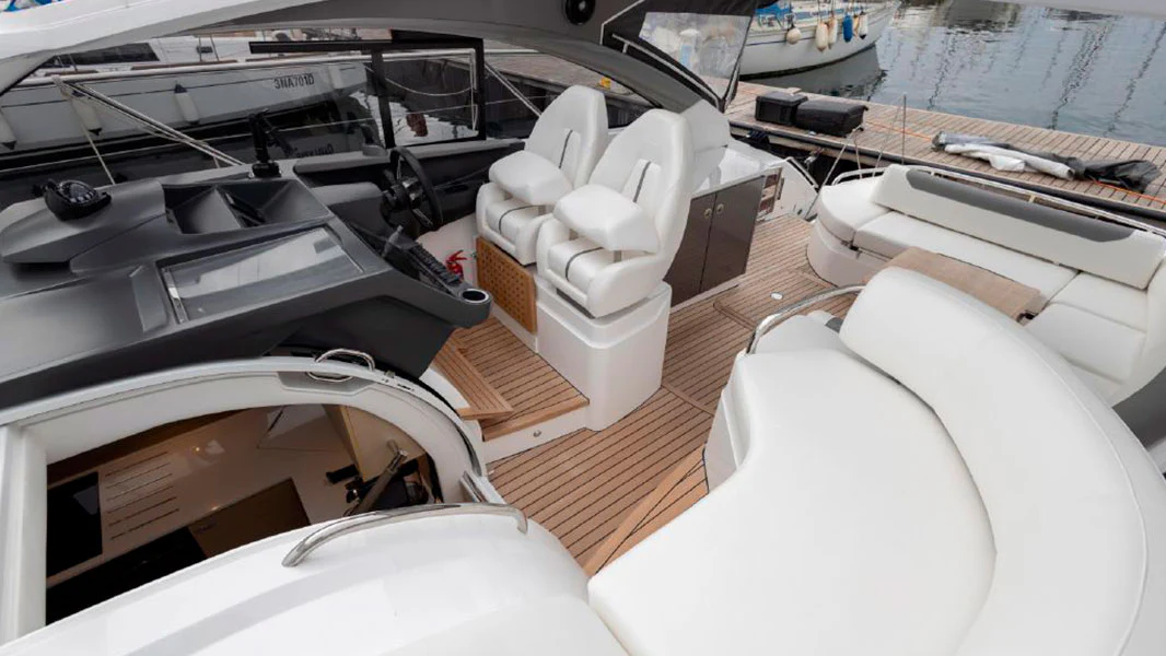 BitCars-yacht-princess-v40-buy-with-bitcoin2_1500x.webp