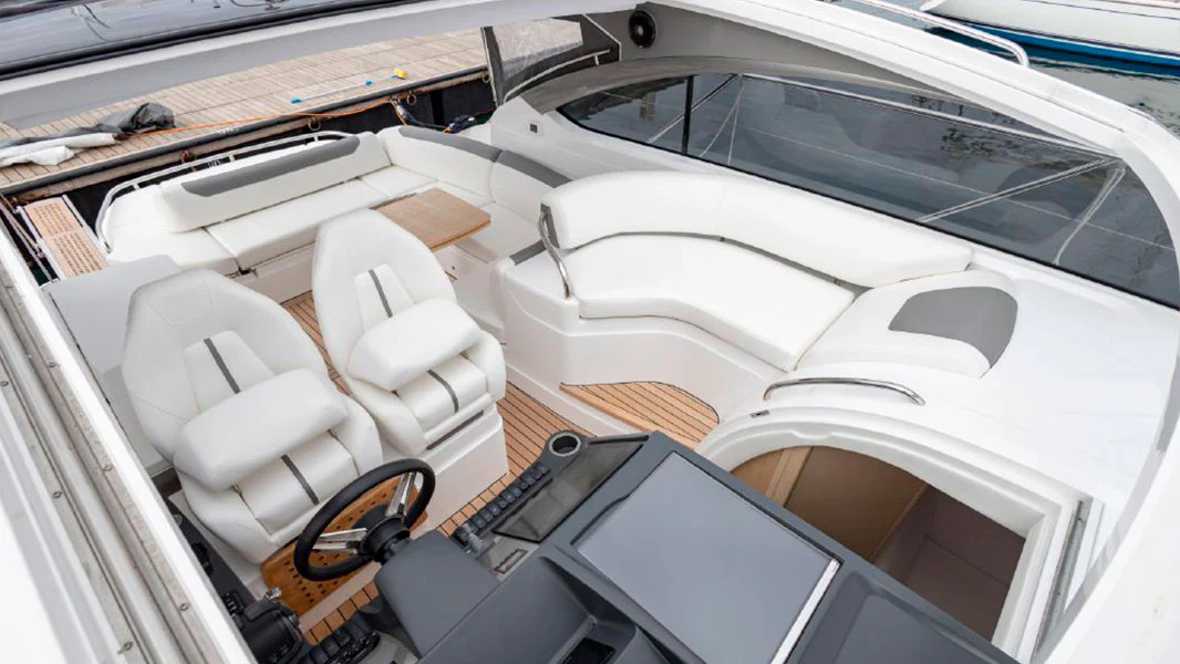 BitCars-yacht-princess-v40-buy-with-bitcoin3_1500x.webp