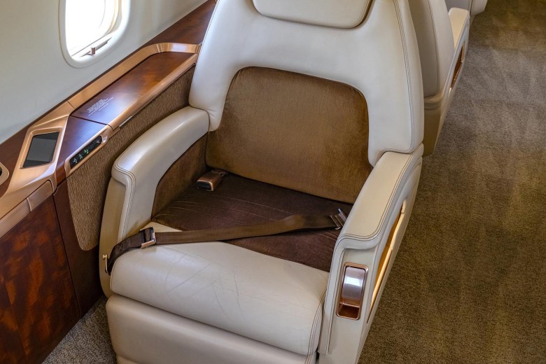 aircraft-private-jets-bombardier-challenger-350-369674_5fa551ddadcff9c8.jpg