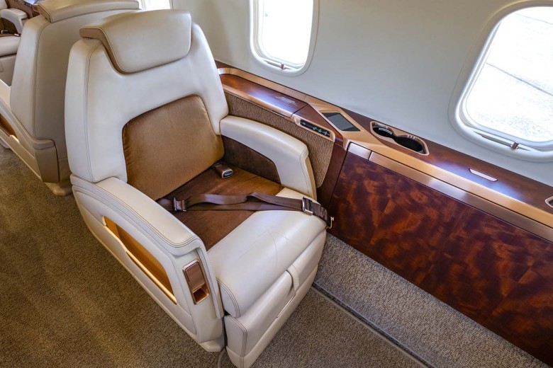 aircraft-private-jets-bombardier-challenger-350-369674_955bbb3da8b7acaa.jpg