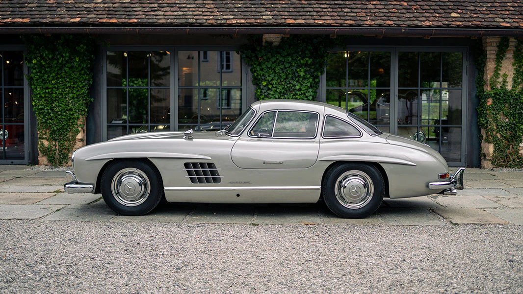 mercedes-benz-300-sl-coupe-with-bitcoin_2_1500x.webp