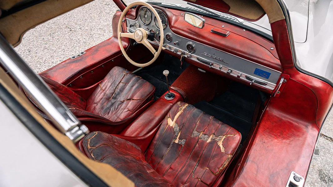 mercedes-benz-300-sl-coupe-with-bitcoin_4_1500x.webp