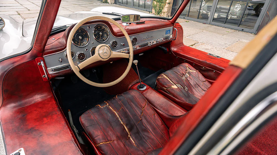 mercedes-benz-300-sl-coupe-with-bitcoin_5_1500x.webp
