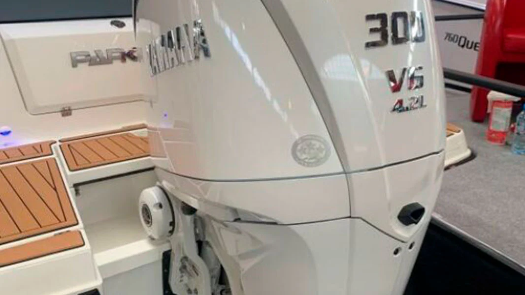 yacht-parker-800-cruiser-with-bitcoin_2_1500x.webp