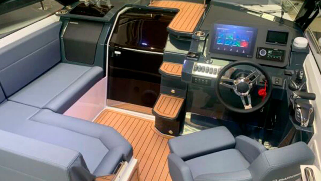 yacht-parker-800-cruiser-with-bitcoin_4_1500x.webp